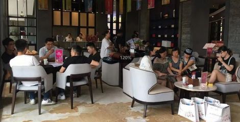 人氣爆棚,時(shí)尚盛會!奧特萊斯震撼啟幕!